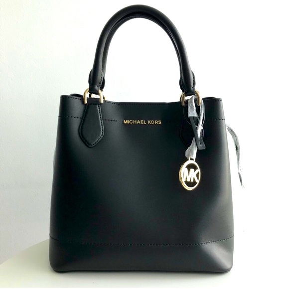 Michael Kors Handbags - Michael Kors Eden Large Bucket Grab Bag